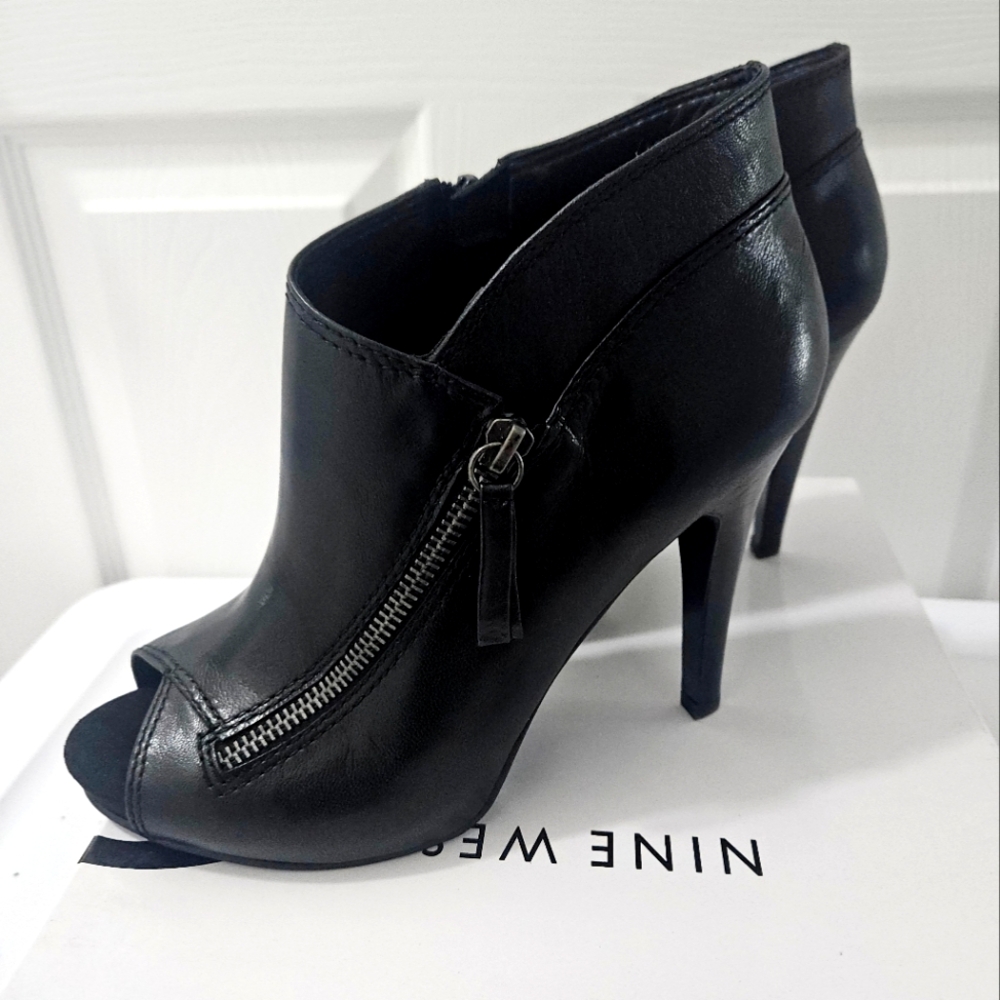 Nine West Black Peep-Toe Ankle Booties with Buckle Size 7.5
